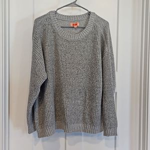 Light Grey cashmere long sleeve sweater.